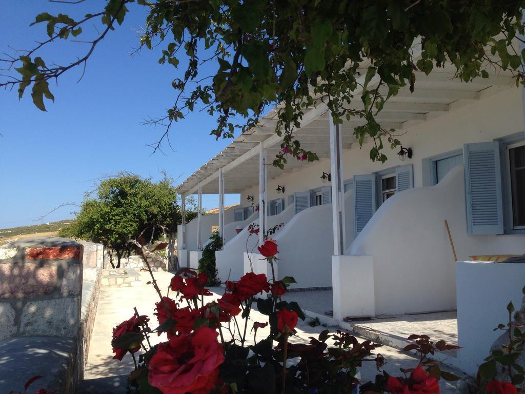 Κalamitsi Rooms & Apartments Кимолос Экстерьер фото