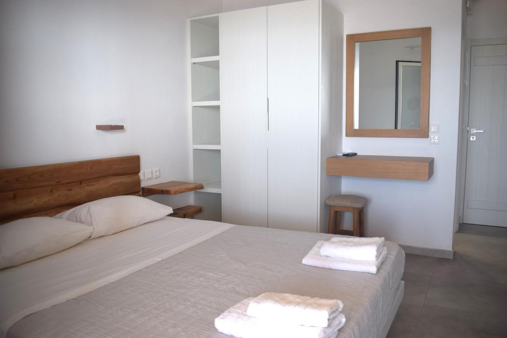 Κalamitsi Rooms & Apartments Кимолос Экстерьер фото