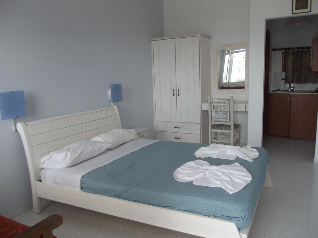 Κalamitsi Rooms & Apartments Кимолос Экстерьер фото